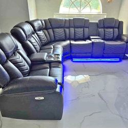 Limited time offer: exclusive deals on sectionals| Finance and delivery available!