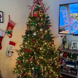 7.5 ft Pre-Lit Hartford Pine Tree