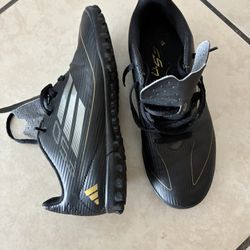 ADIDAS INDOOR TURFF SHOES LIKE NEW SIZE 5 YOUTH $60