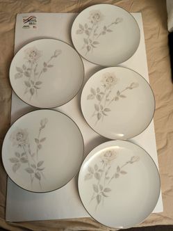 Noritake dinner plates set of 5