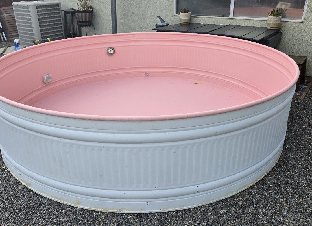 Stock Tank POOL with sand Filter