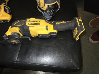 De Walt Sander,multi Purpose Tool, And 2 Batteries 
