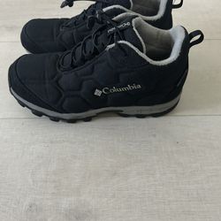 Columbia Waterproof Techlite Omni-Grip Shoes – Unisex / Perfect for Children – Black – Size USA 5 / EUR 37 – Like New