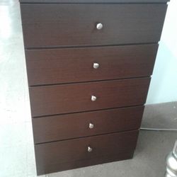 REDUCED FOR QUICK SALE  Factory Built 5 Drawer Chest Available In  Black Or Cappuccino $120