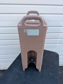 CAMBRO 500LCD 5 Gallon Hot & Cold Beverage Dispenser. LIGHT BROWN