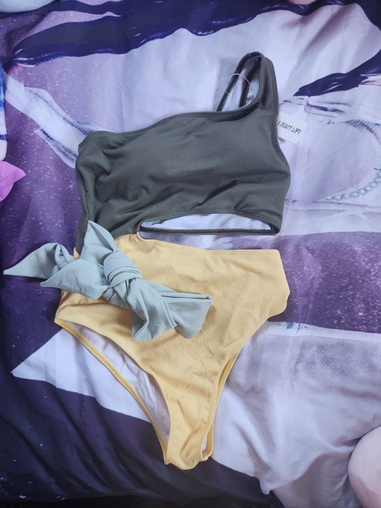 New Bikini 👙 Size M