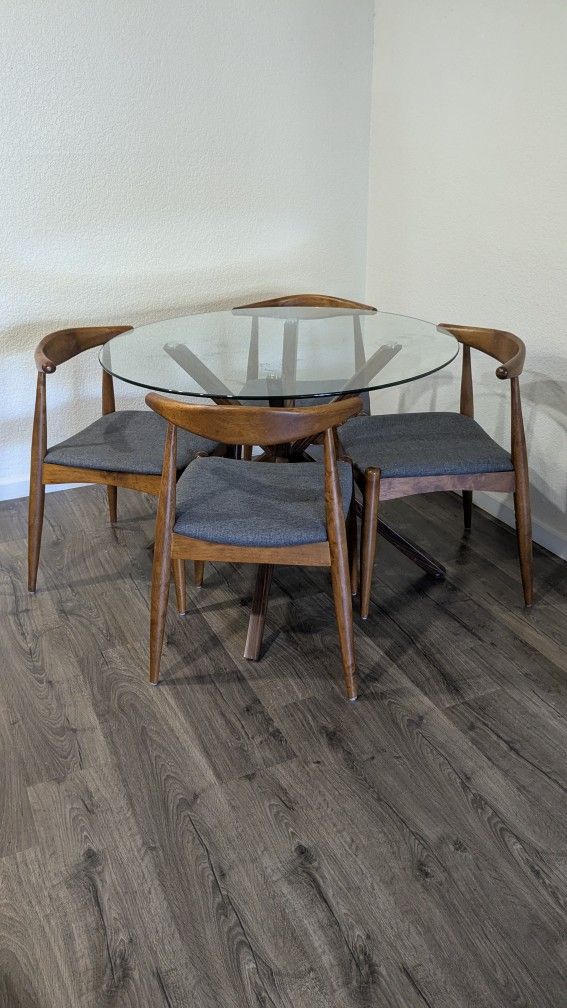 Stylish Glass dining Table with 4 Chair