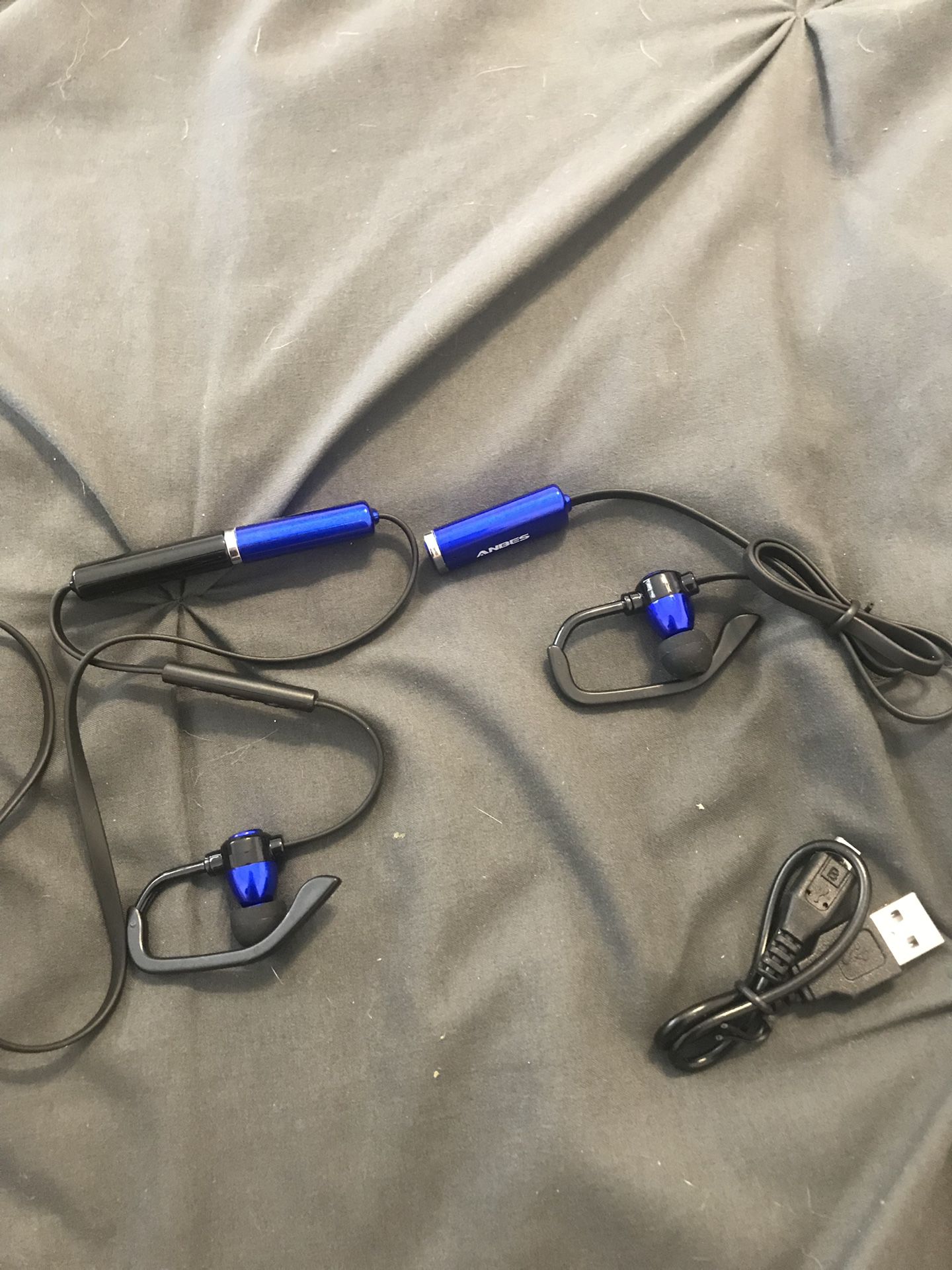 Bluetooth Headphones, Wireless Earbuds, Waterproof Sports Earphones with Ear Hooks & Mic, HD Stereo in-Ear Headphones Gym Running Workout, 8 Hours Ba