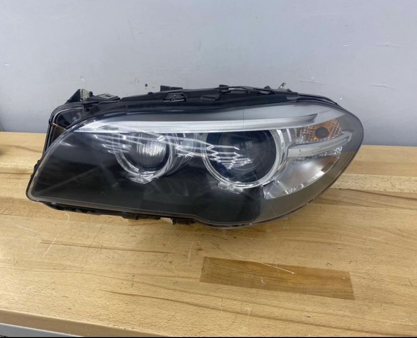 14-16 BMWs 5 SERIS DRIVER SIDE HEADLIGHT OEM