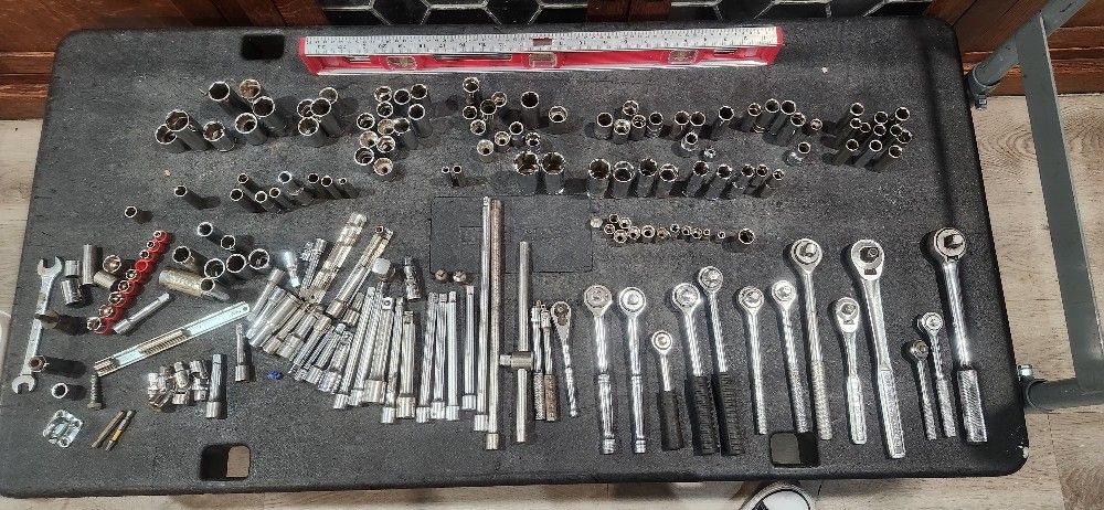 Entire Lot Of Socket Wrenches And Sockets. Snap On, Craftsman, Husky, Pittsburgh