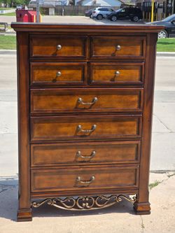 DRESSER