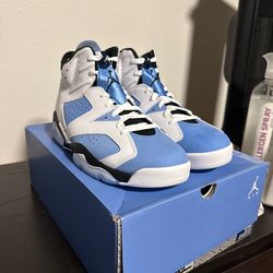 UNC Jordan 6 Retro - Size 12
