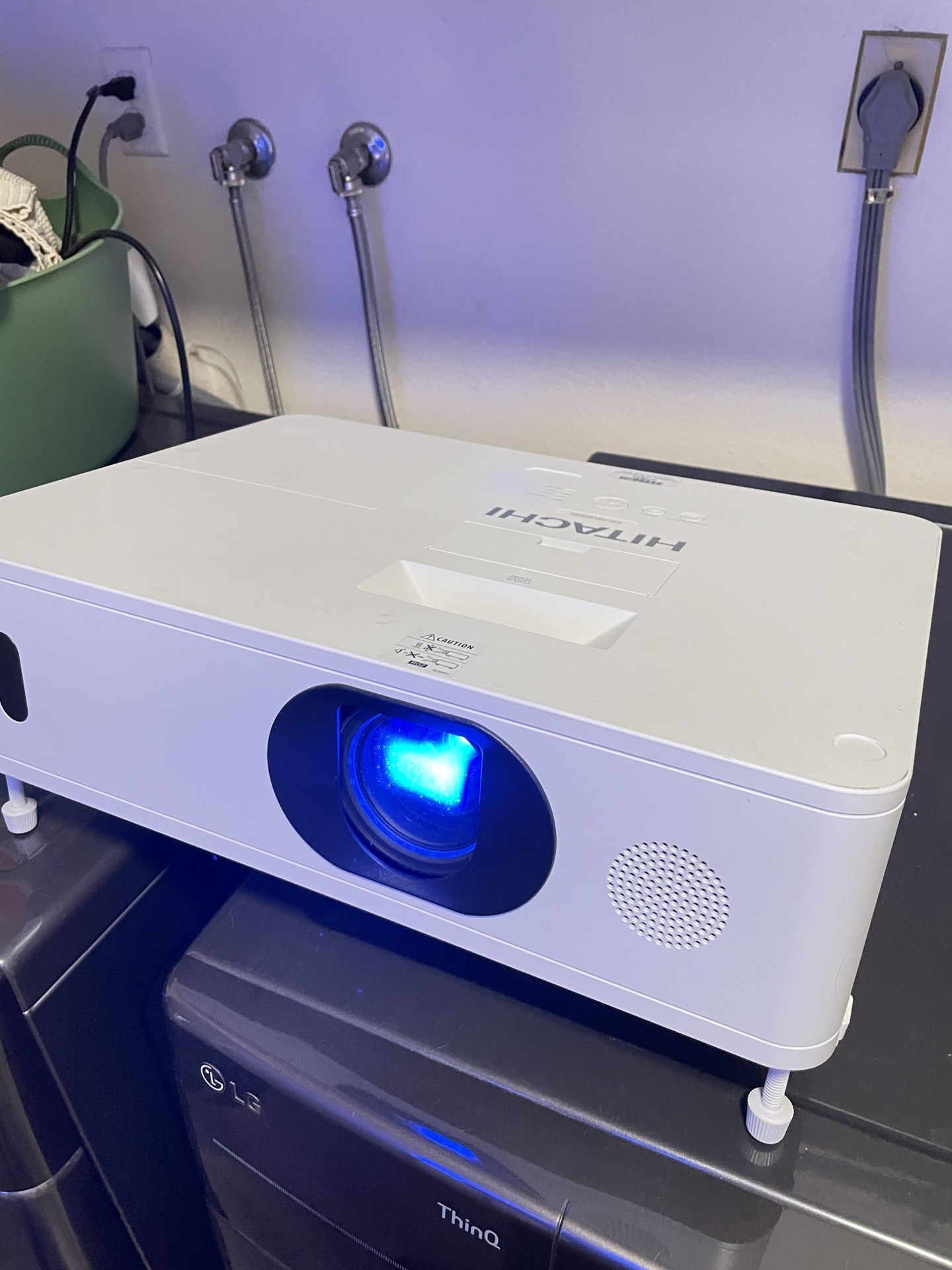 Hitachi 5000 Lumens HDMI Video Projector