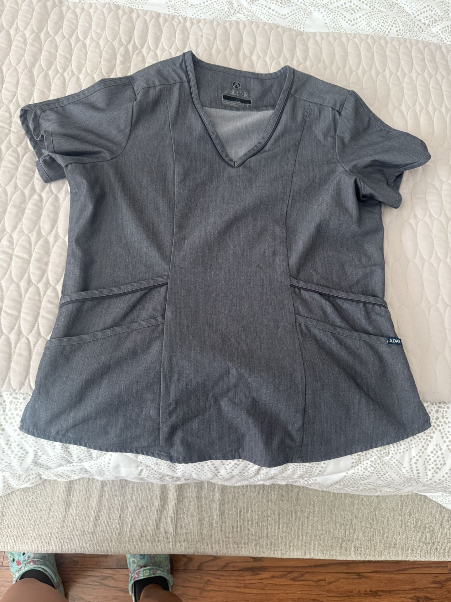 Adar Scrubs