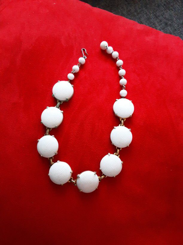 White 50's Vintage Choker Necklace