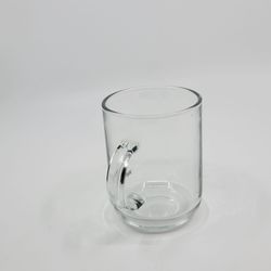 Nespresso Vertuo Clear Glass Coffee Mug 13oz 390ml Made in France.
Pre-owned, perfect shape, please see the photos. Designed by Konstantin
Grcic.
It