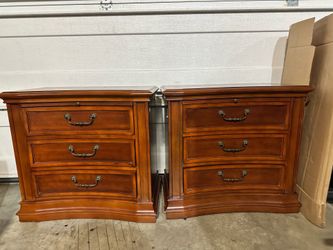 Beautiful Solid Wood Nightstands with Pull out Tray