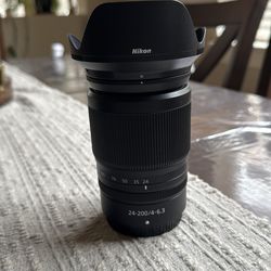 Nikon z 24-200 4-6.3 lens (mint)