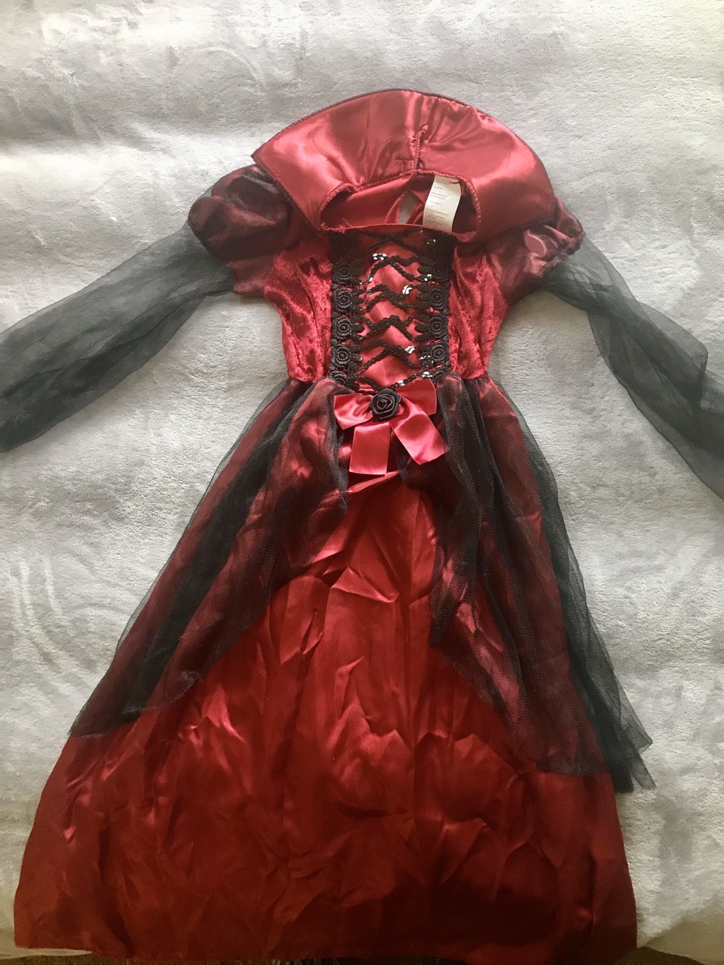 Girls size S vampire costume