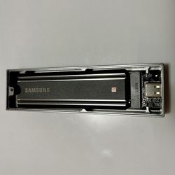 SAMSUNG 980 PRO w/ Heatsink SSD 2TB, PCIe Gen4 M.2 2280 Seq. Read Speeds Up To 7,450MB/s