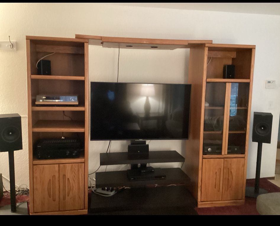 Fully Equipped Entertainment Center W/ 55inch Tv