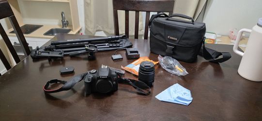 Canon EOS Rebel T7 Camera Bundle