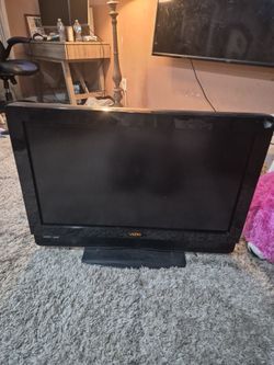 VIZIO 32" LCD HDTV