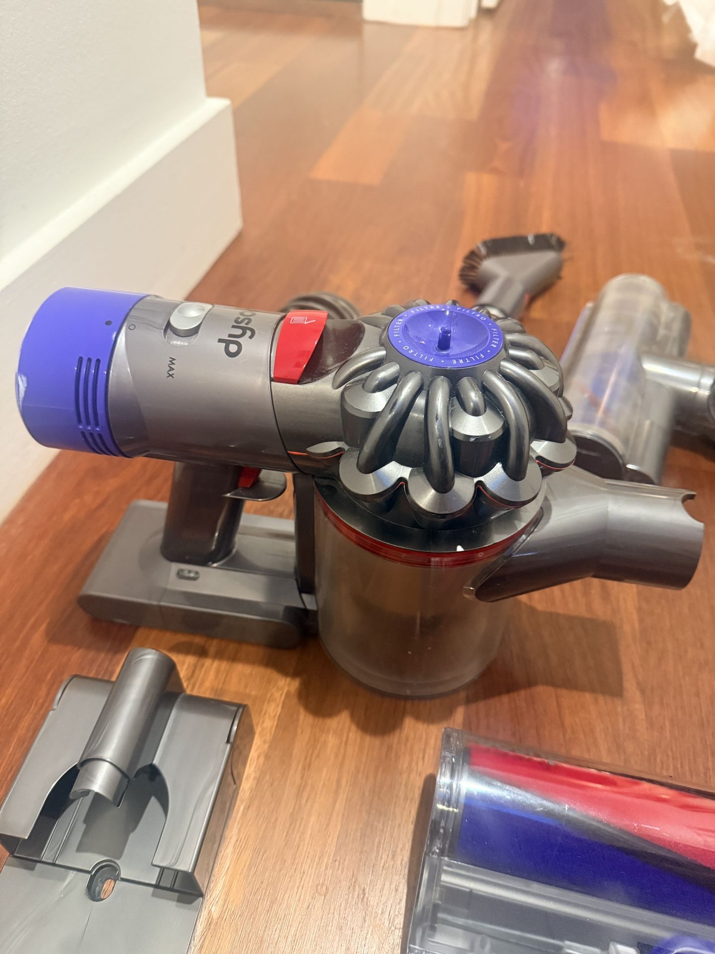 Used Dyson V8 Vacuum