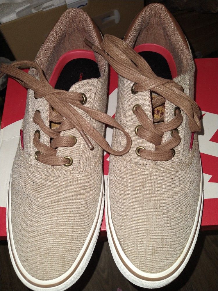 Men's 9 1/2 Levi's Vans 