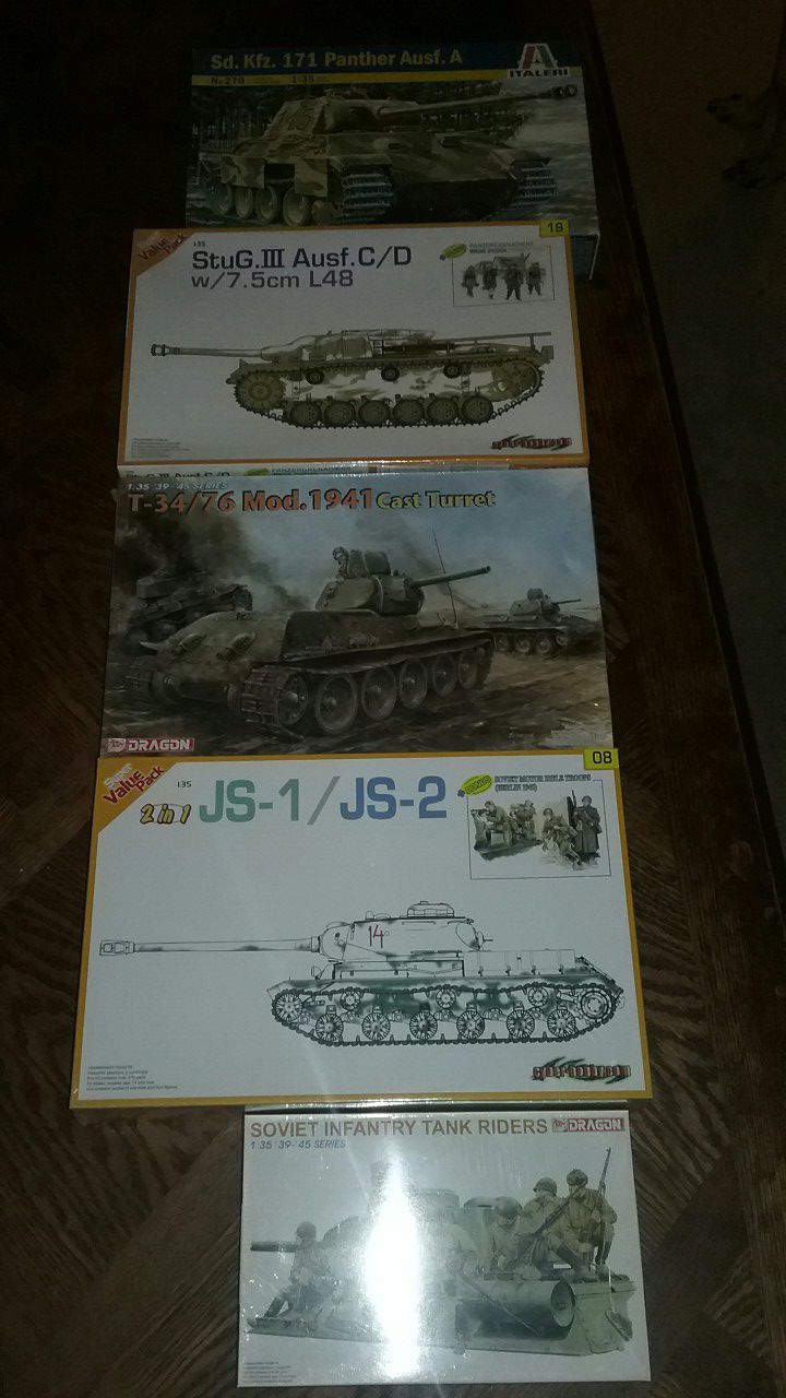 WWII German & Soviet tank & infantry 1/35 scale Set