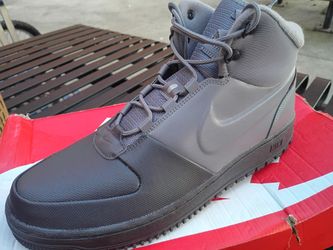 Nike Path WNTR (BRAND NEW)