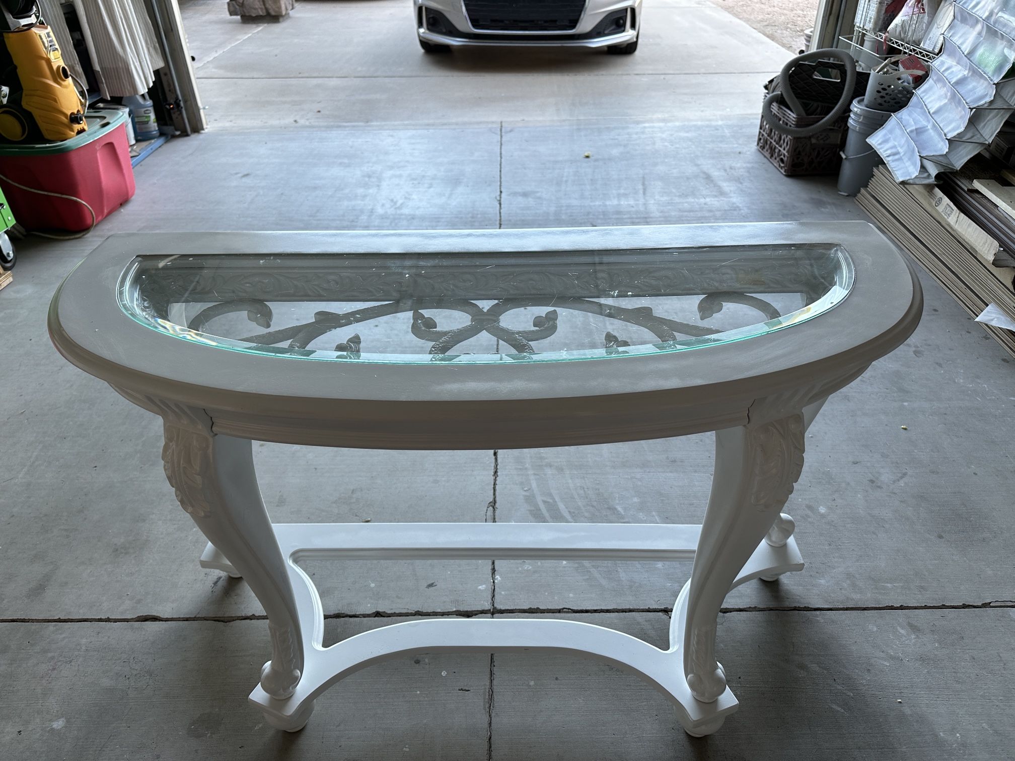 White sofa Table 