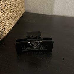 Prada Clip 10$ 