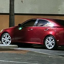 Vendo Carro Barato  Lexus is(contact info removed) 170 000 Miles