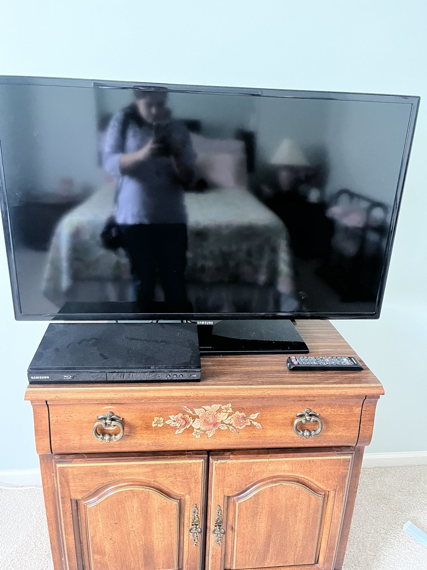 Samsung 40-inch TV