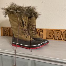 Women’s Snow Boots Size 10