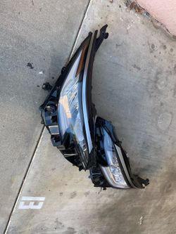 2023 Toyota Sienna headlights used Oem