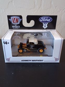 M2 Machines Ford Roaster chase