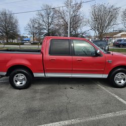 Ford F 150 Super crew very clean