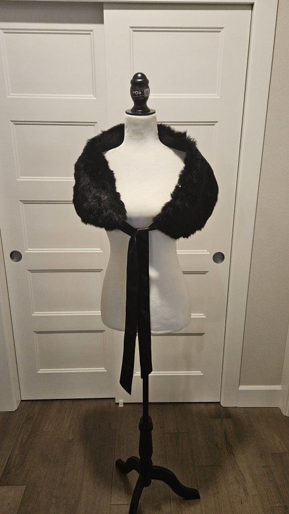 Womens Bebe Fur Stole - New With $89 Tags