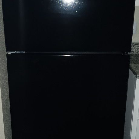 Amana ART308FFDM 18.3 cu. ft. Capacity Top Mount Refrigerator

