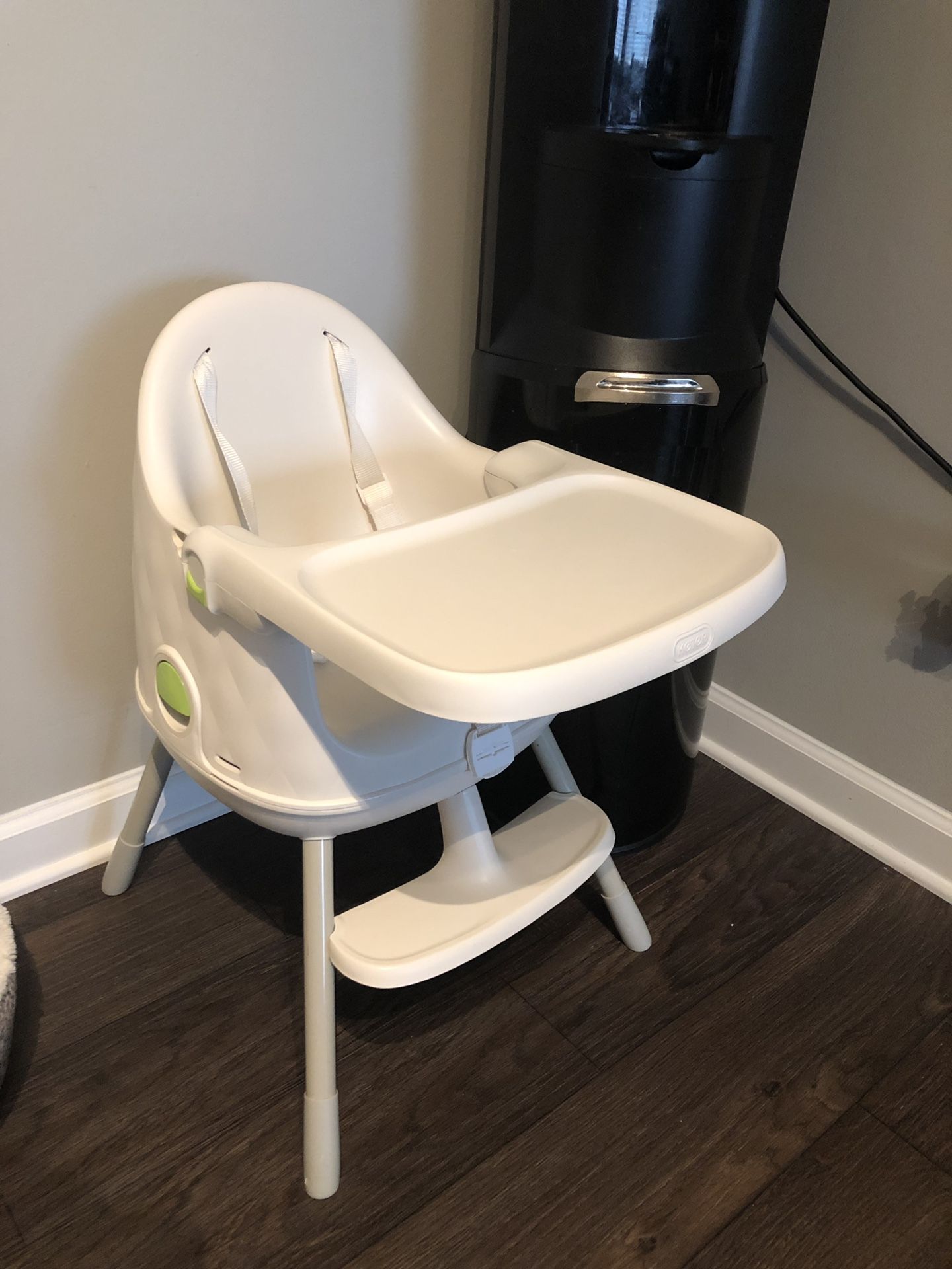 Keter 3-in-1 Multi-Dine Convertible High Chair/Booster Seat/Junior Seat, White