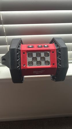 Milwaukee floodlight (18v)