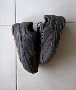 Yeezy 700 size 13