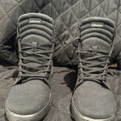 Dr. Martens Black Combat Boots Sleek Design