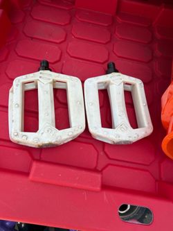 90’s Rare White Gt performer Bmx pedals