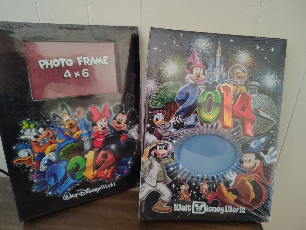 Brand new Disney World 2014 Photo and Autograph Book & Walt Disney World 2012 Photo Frame 50 sleeves