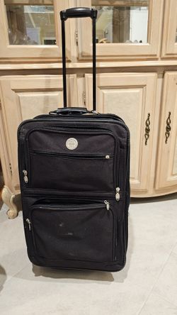Carry On Bag On Wheels. 4 Zipper Compartments. Great Buy