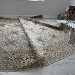 One-Of-Kind Genuine Hand Knitted 164x 117 Wool Persian Area Rug Carpet