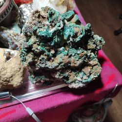 Malachite ,Q U A R T Z With Iron Oxide, Sabertooth And Fluorite